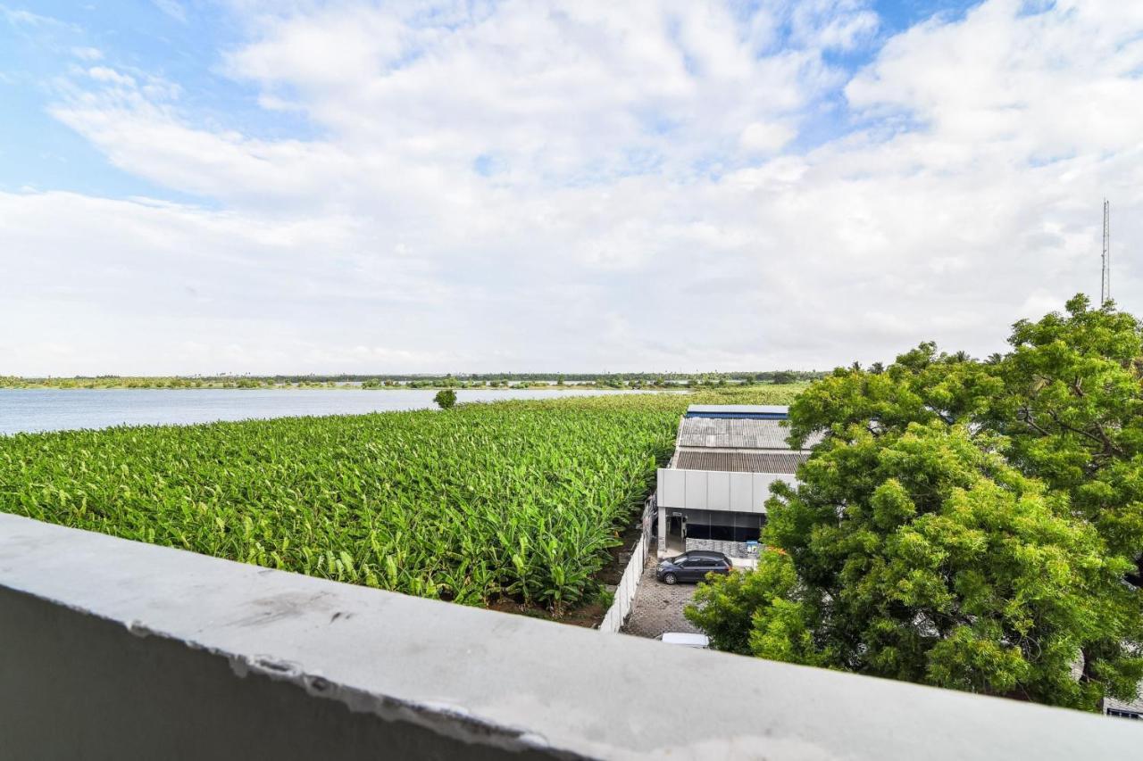 Oyo Flagship Lotus Lakeview Apartments Singanallur Ngoại thất bức ảnh