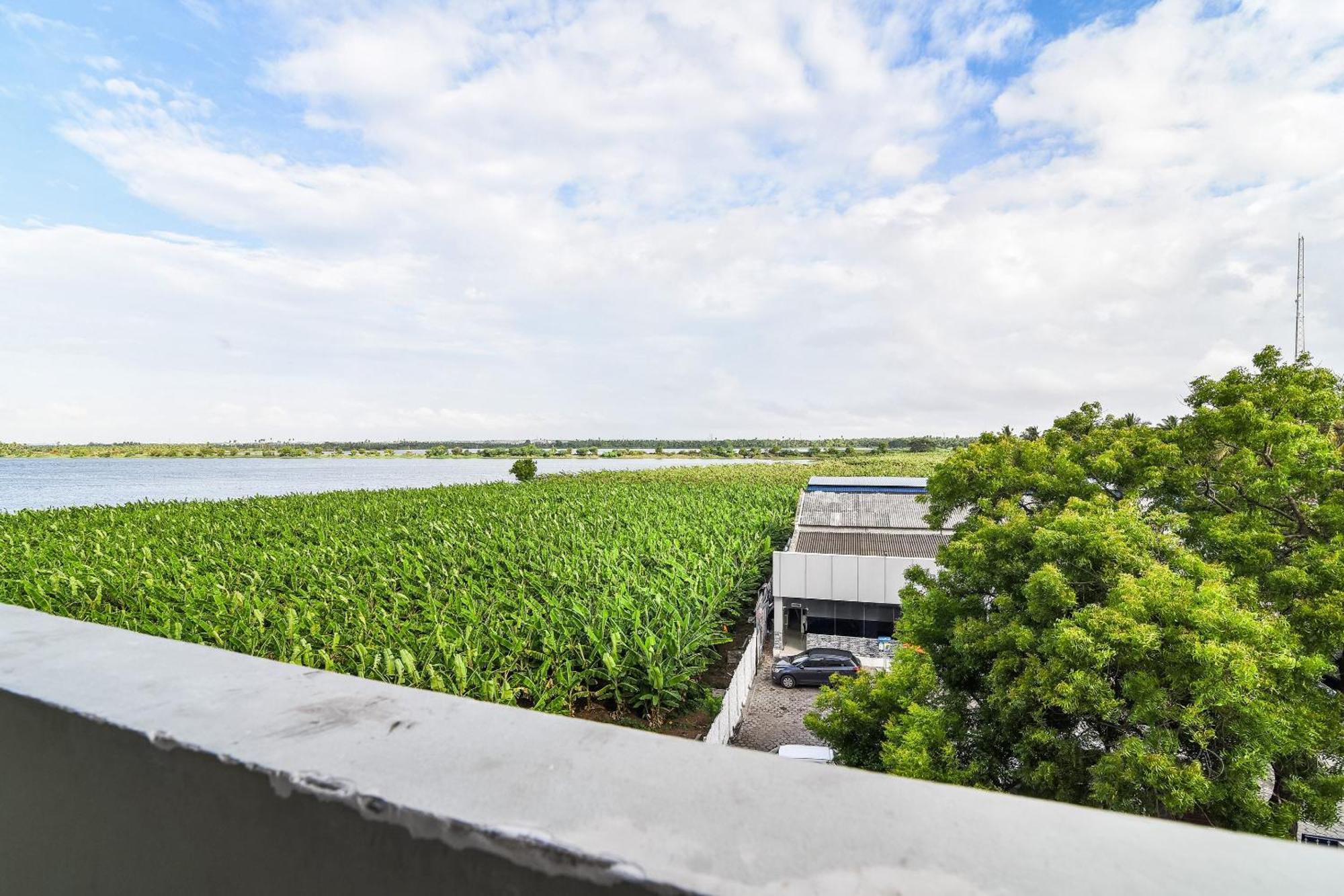 Oyo Flagship Lotus Lakeview Apartments Singanallur Ngoại thất bức ảnh